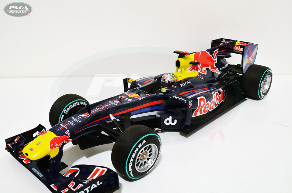 SEBASTIAN VETTEL 2010 RED BULL RACING RB6 1:18
